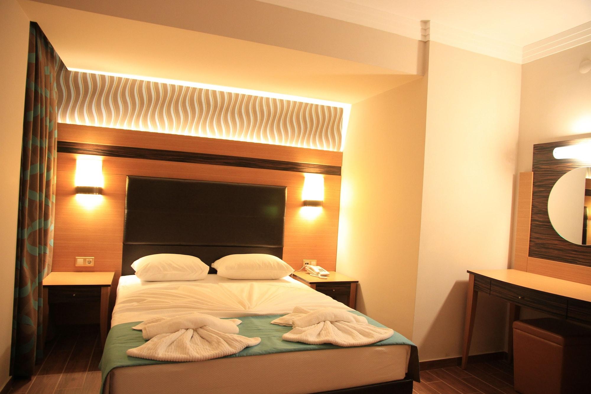 Club Alpina Hotel Marmaris Exterior photo