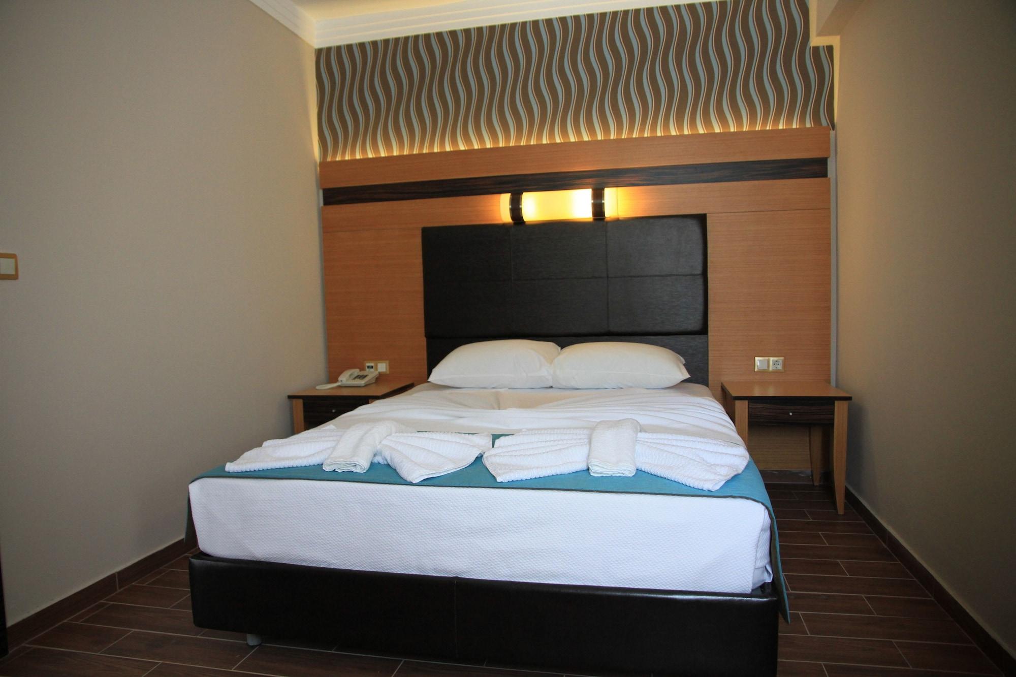 Club Alpina Hotel Marmaris Exterior photo