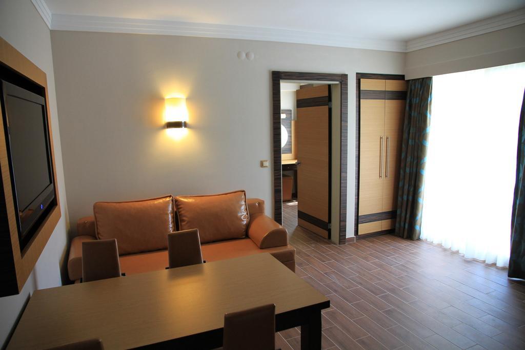 Club Alpina Hotel Marmaris Exterior photo